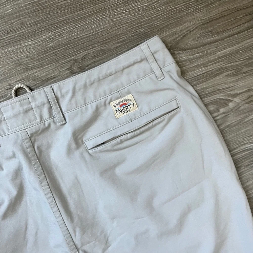 Faherty All Day Shorts Mens 35 Light Gray Stretch Hybrid MSC0012 Casual Summer